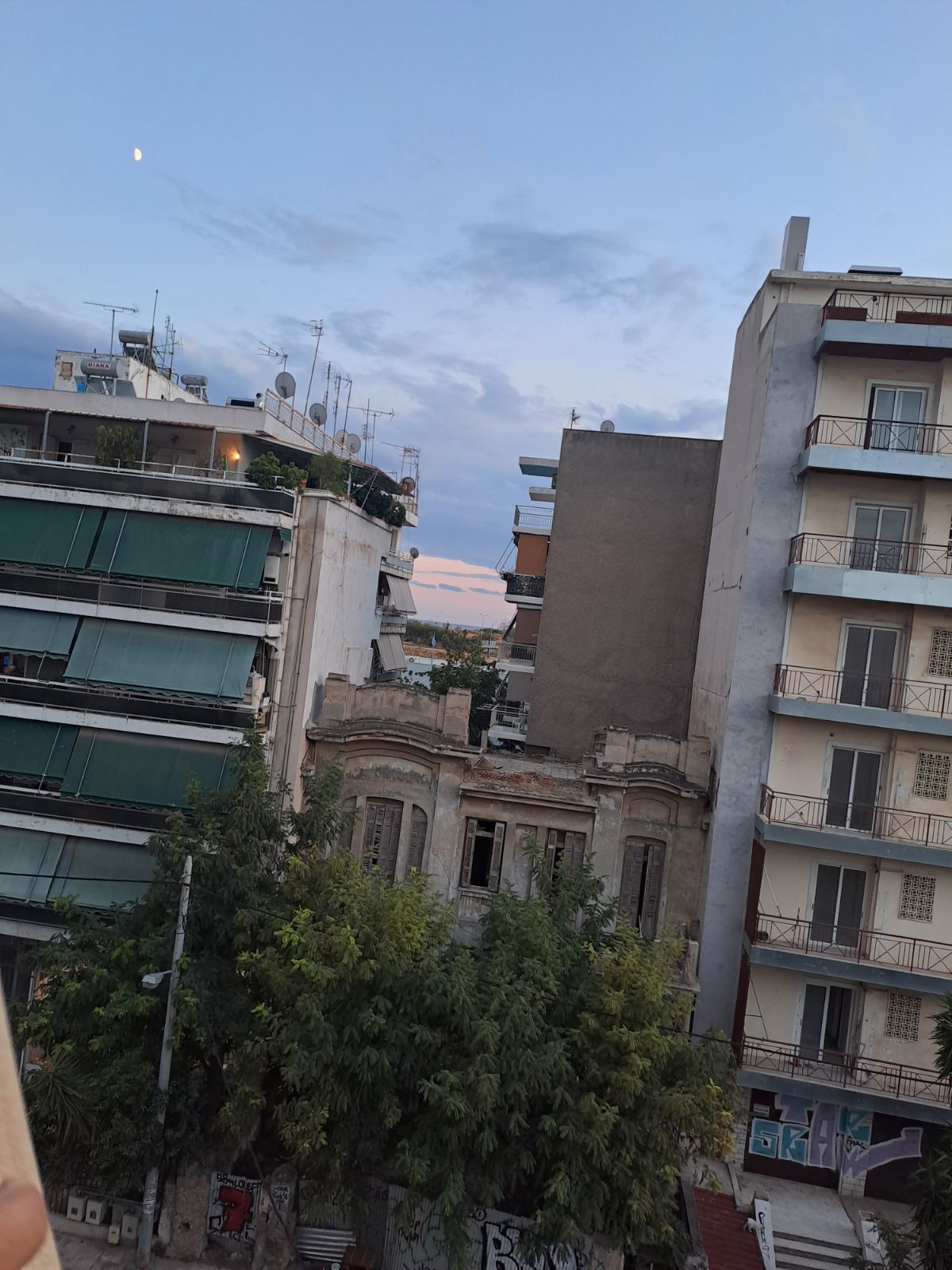 Ενοικίαση Διαμ/τος  Μοσχάτο(Παραλιακή) , 55τ.μ., 'Δ Ορόφου, Κατασκευής 1975(Μερικώς Ανακαινισμένο), Αξία: 580€.  Κωδικός Παραγγελίας: 084