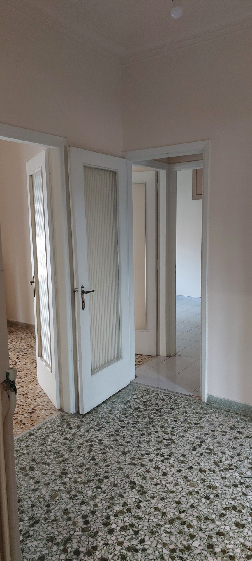 Ενοικίαση Οροφόδιαμερίσματος  Μοσχάτο(Κέντρο) , 95τ.μ., Ά Ορόφου, Κατασκευής 1962(Μερικώς Ανακαινισμένο), Αξία: 700€.  Κωδικός Παραγγελίας: 088