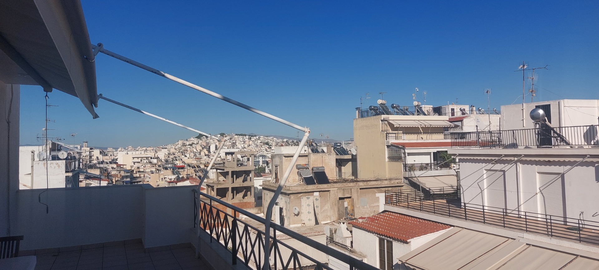 Πειραιάς(Φρεαττύδα-Αγ.Βασίλειος), Πωλείται Μεζονέτα 100τ.μ., 5ου & 6ου Ορόφου, Έτος Κατασκευής: 1995(Μερική Ανακαίνιση 2023), Αξία : 390.000€   Κωδικός Παραγγελίας: 098